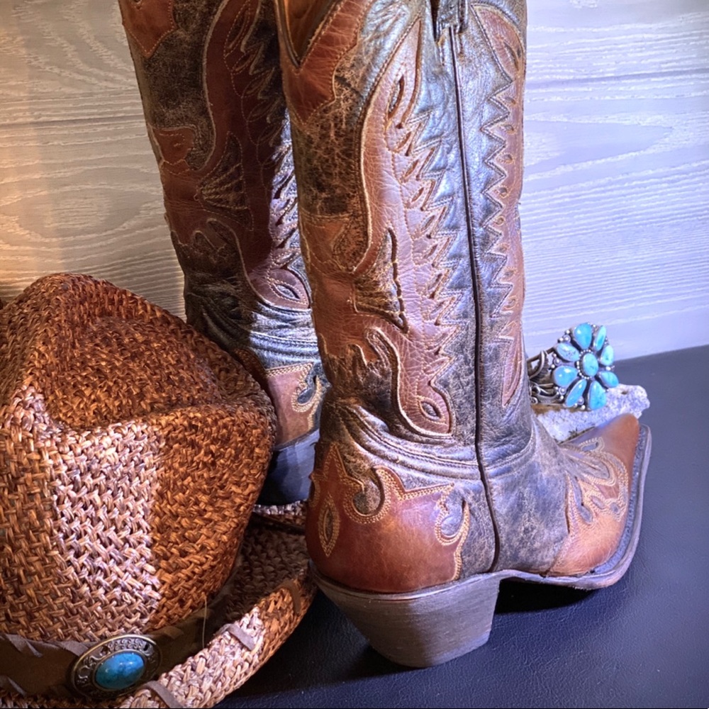 Sold STETSON DISTRESSED BOOTS NWOT size 8.5 amazing detail and quality that - Picture 2 of 4